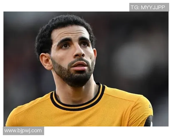 戴眼镜踢足球的球星们 展现非凡技艺与独特魅力